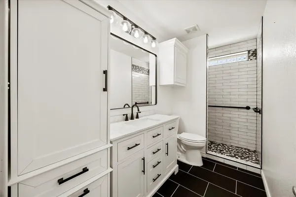 $669,000 | 528 Hubbard Circle, Nevada, TX 75173