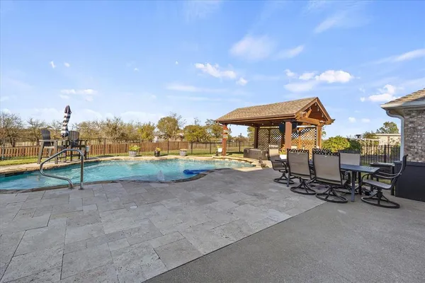 $669,000 | 528 Hubbard Circle, Nevada, TX 75173