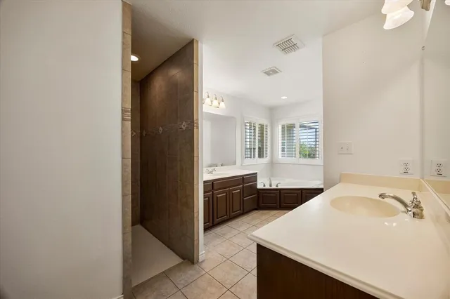 $699,000 | 528 Hubbard Circle, Nevada, TX 75173