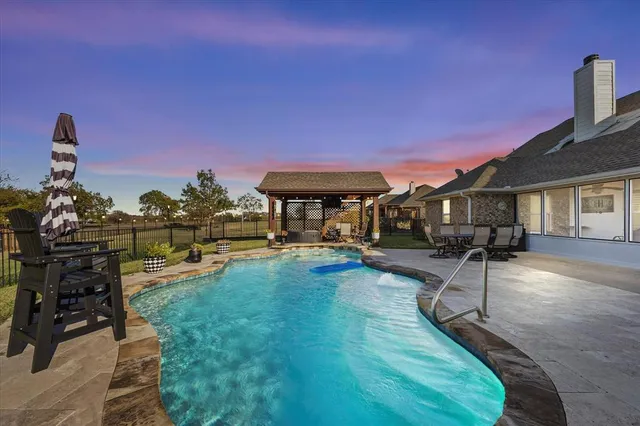 $699,000 | 528 Hubbard Circle, Nevada, TX 75173