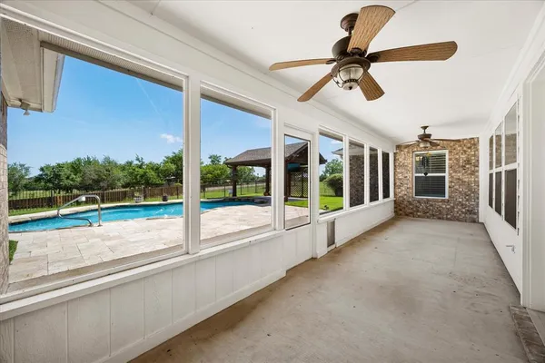 $669,000 | 528 Hubbard Circle, Nevada, TX 75173