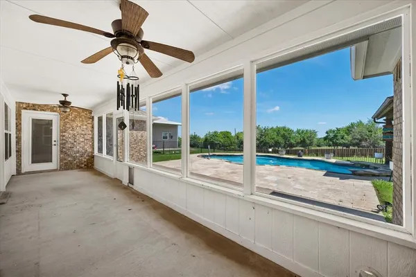 $669,000 | 528 Hubbard Circle, Nevada, TX 75173