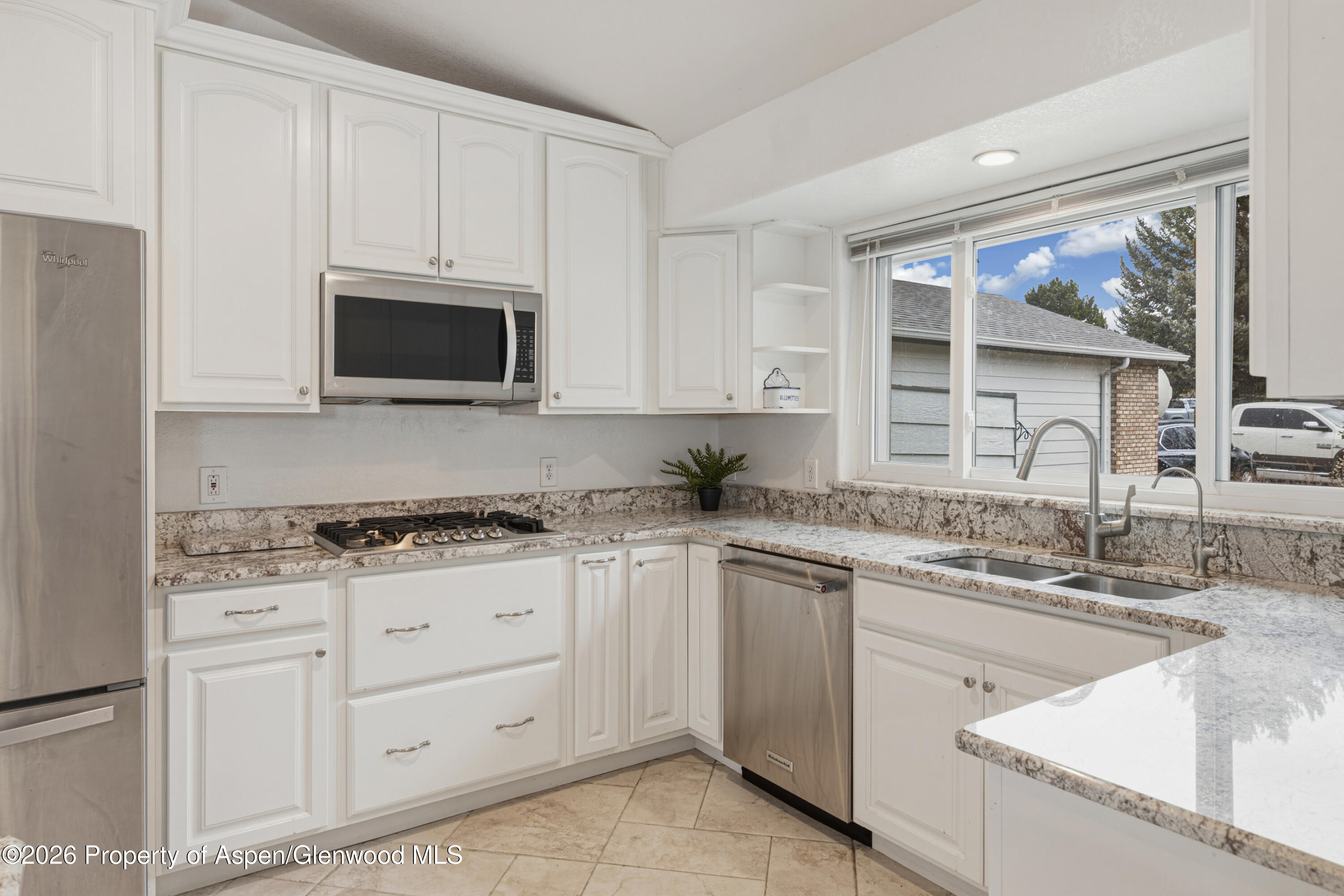 14 West Ridge Court Battlement Mesa, CO 81635 - Photo 10 of 30 kitchen appliances and cabinets