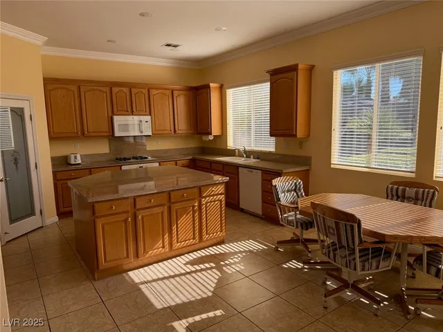 $3,200 | 7163 Adobe Falls Court, Las Vegas, NV 89113