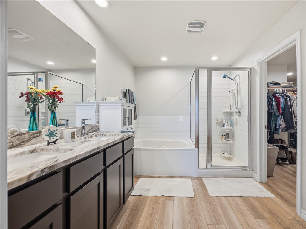 7938 Rancho Vista Boulevard East Corpus Christi, TX 78414 - Photo 21 of 37 Ensuite Primary Bathroom