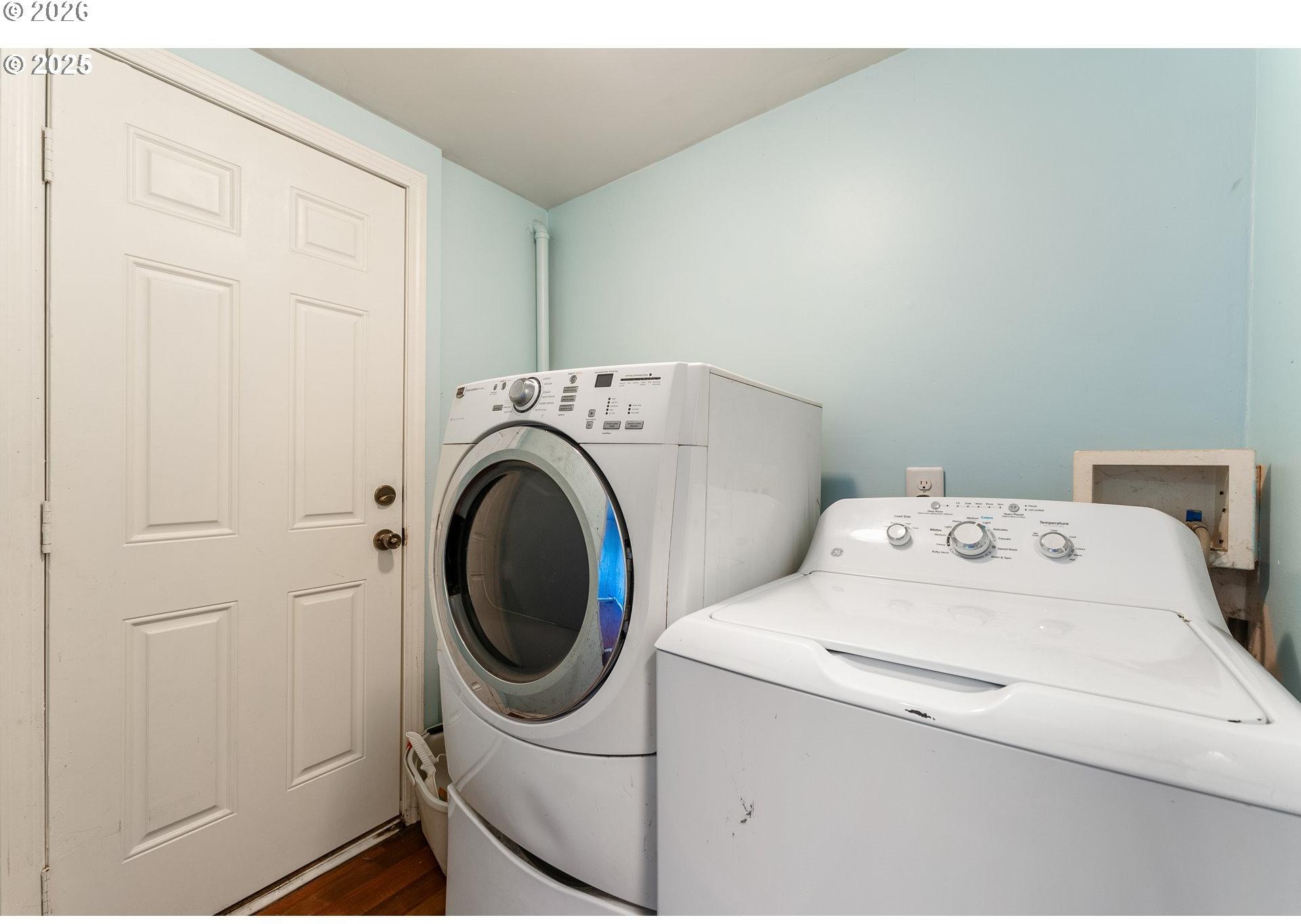 8951 Southeast Fuller Road, Unit 7 Happy Valley, OR 97086 - Photo 14 of 24 Laundry