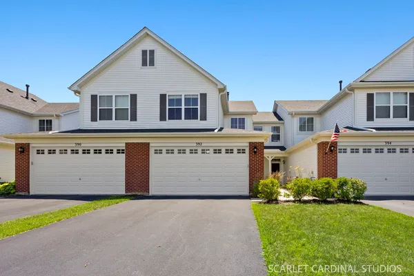 $300,000 | 392 Bluegrass Parkway, Oswego, IL 60543