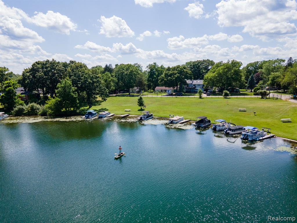 184 Crescent Road Waterford, MI 48327 - Photo 45 of 48 Gallery Image 45