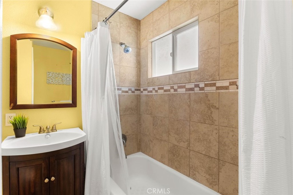 9099 Midway Durham, CA 95938 - Photo 17 of 32 Primary bath