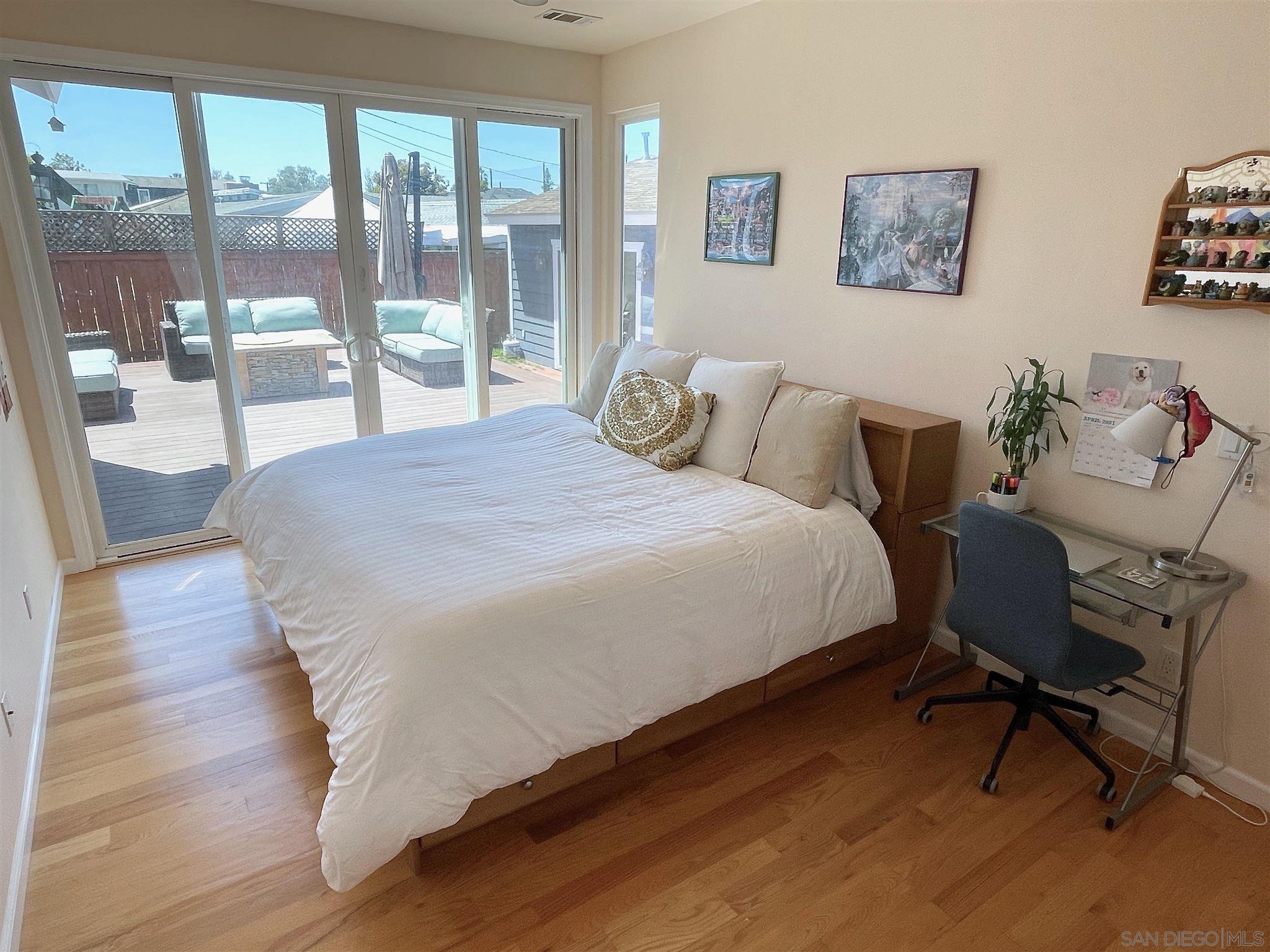 950 Cabrillo Avenue Coronado, CA 92118 - Photo 22 of 31 a bedroom with a bed and a large window