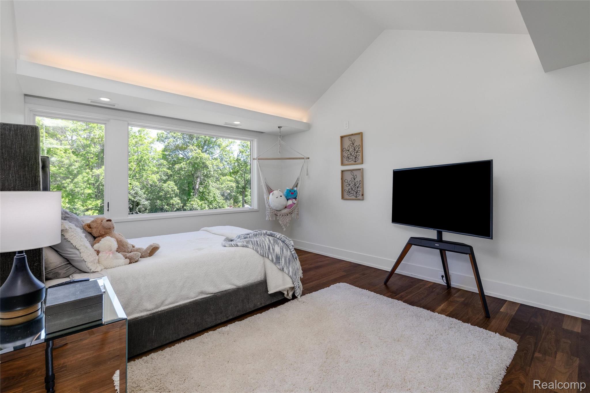 2700 Squirrel Road Bloomfield Hills, MI 48304 - Photo 40 of 83 Spacious room featuring a vaulted ceiling and extensive window array