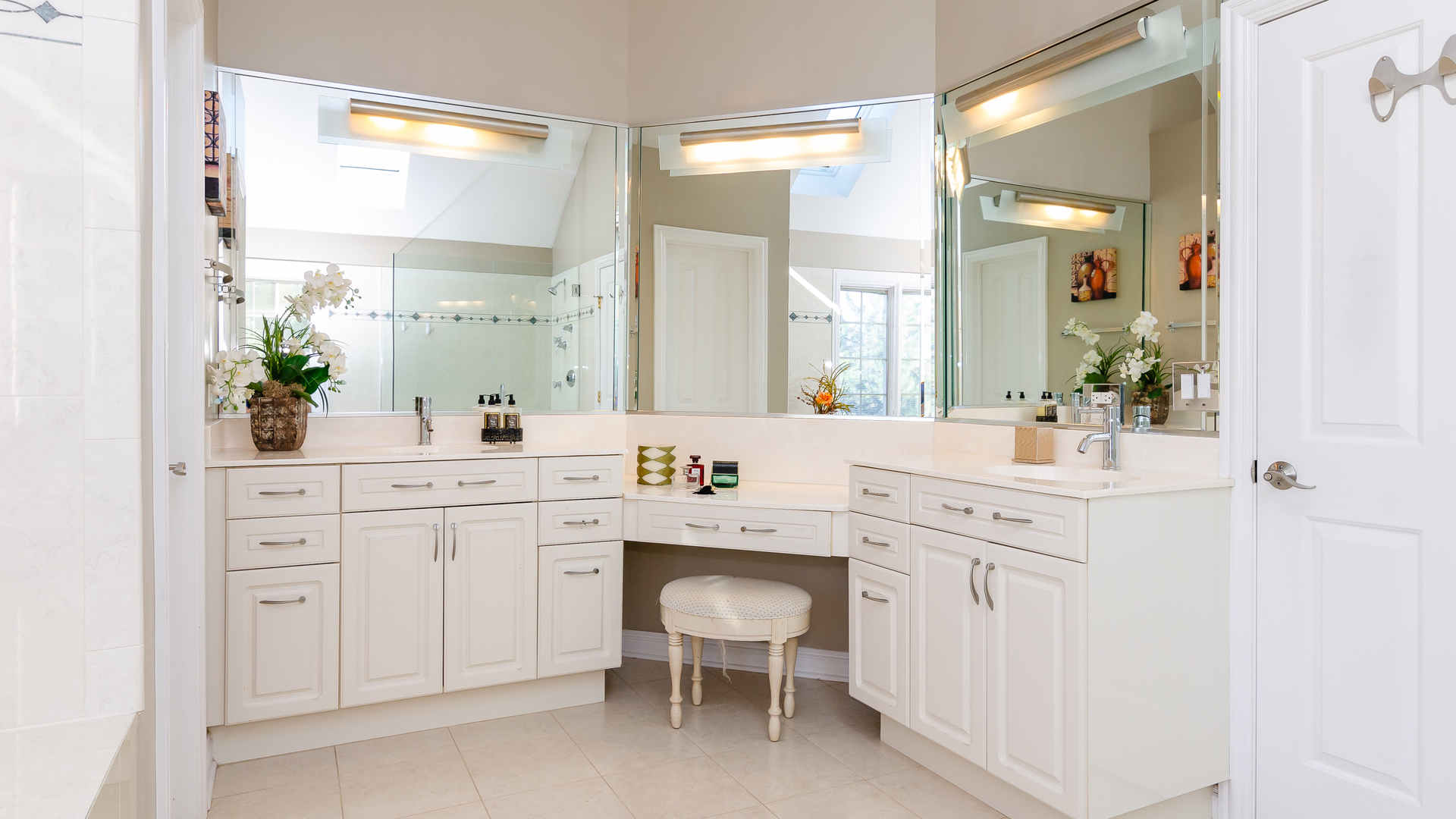 6919 Fieldstone Drive Burr Ridge, IL 60527 - Photo 32 of 58 a spacious bathroom with a sink double vanity and a mirror