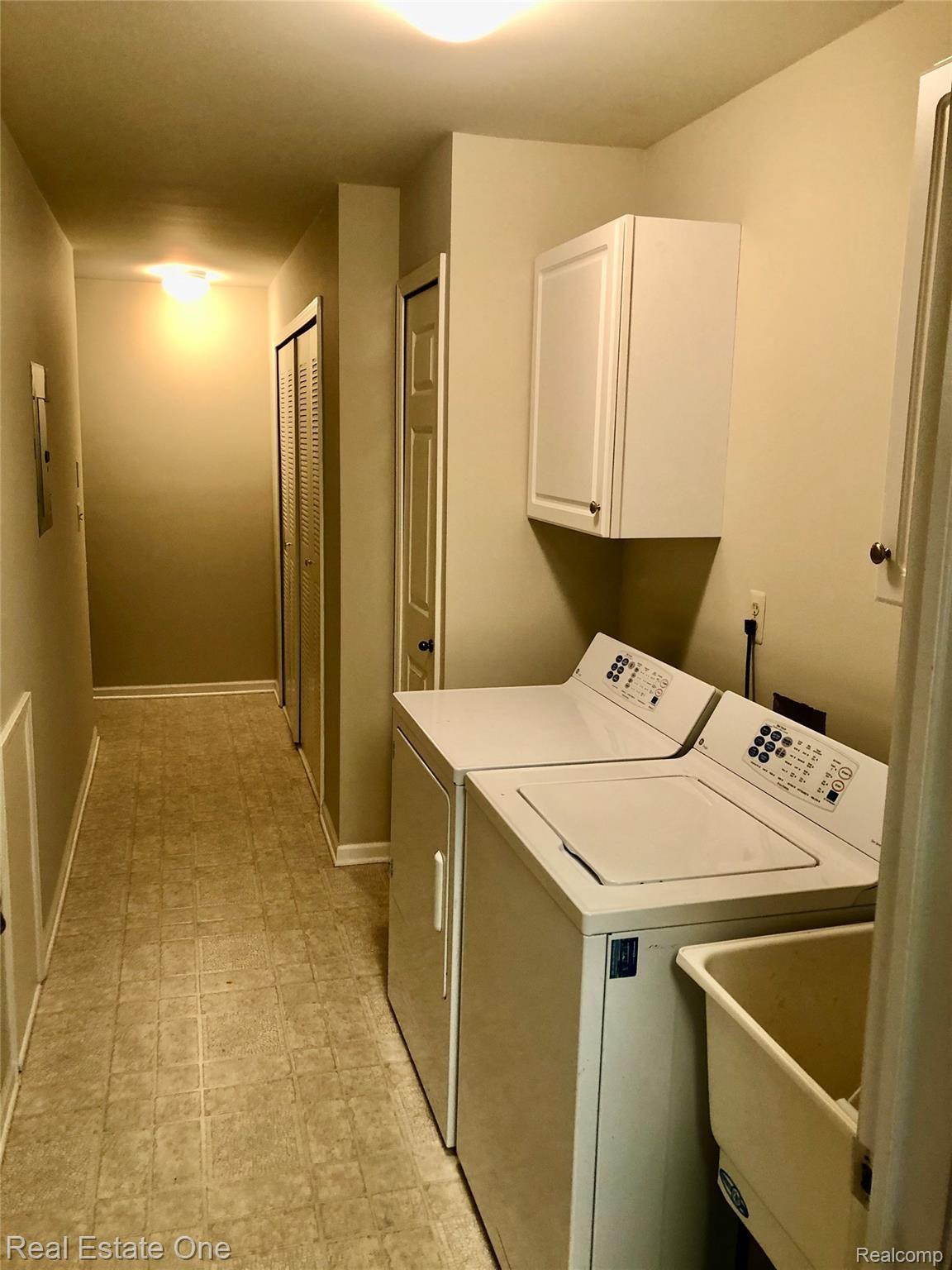 3398 Tremonte Circle Rochester, MI 48306 - Photo 10 of 31 CDC86F66-87BC-455B-99FD-F5E2862717D1_1_201_a.jpeg