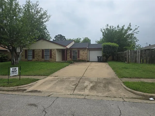 $1,995 | 820 Lawndale Drive, Arlington, TX 76017