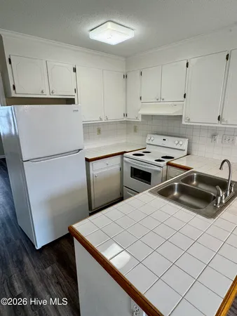 $1,000 | 3951 Sterling Pointe Drive, Unit OOO6, Winterville, NC 28590