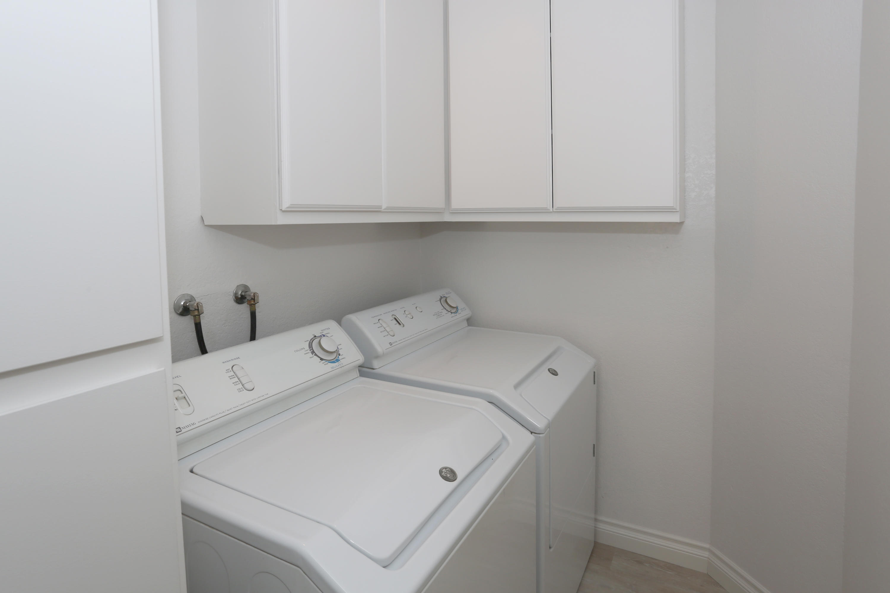 4040 Primavera Road Santa Barbara, CA 93110 - Photo 15 of 18 a utility room with dryer and washer