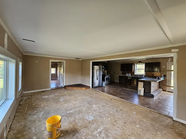 a view of a livingroom with furniture
