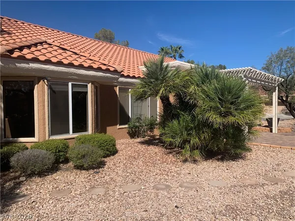 $2,200 | 2924 Crown Ridge Drive, Las Vegas, NV 89134