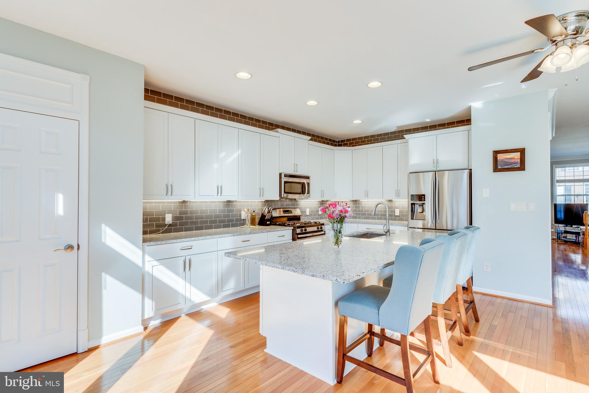 21075 Roaming Shores Terrace Ashburn, VA 20147 - Photo 8 of 43 Kitchen