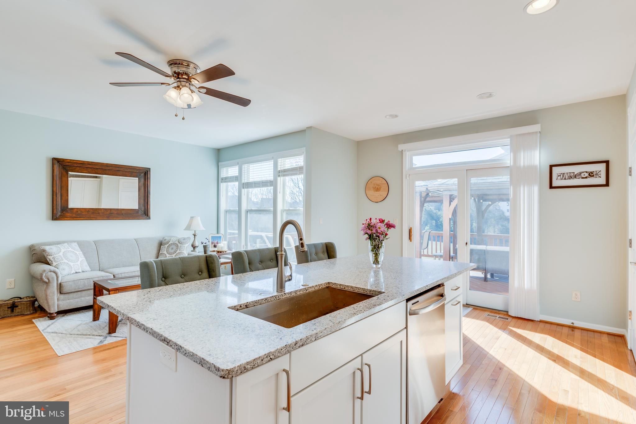 21075 Roaming Shores Terrace Ashburn, VA 20147 - Photo 9 of 43 Kitchen