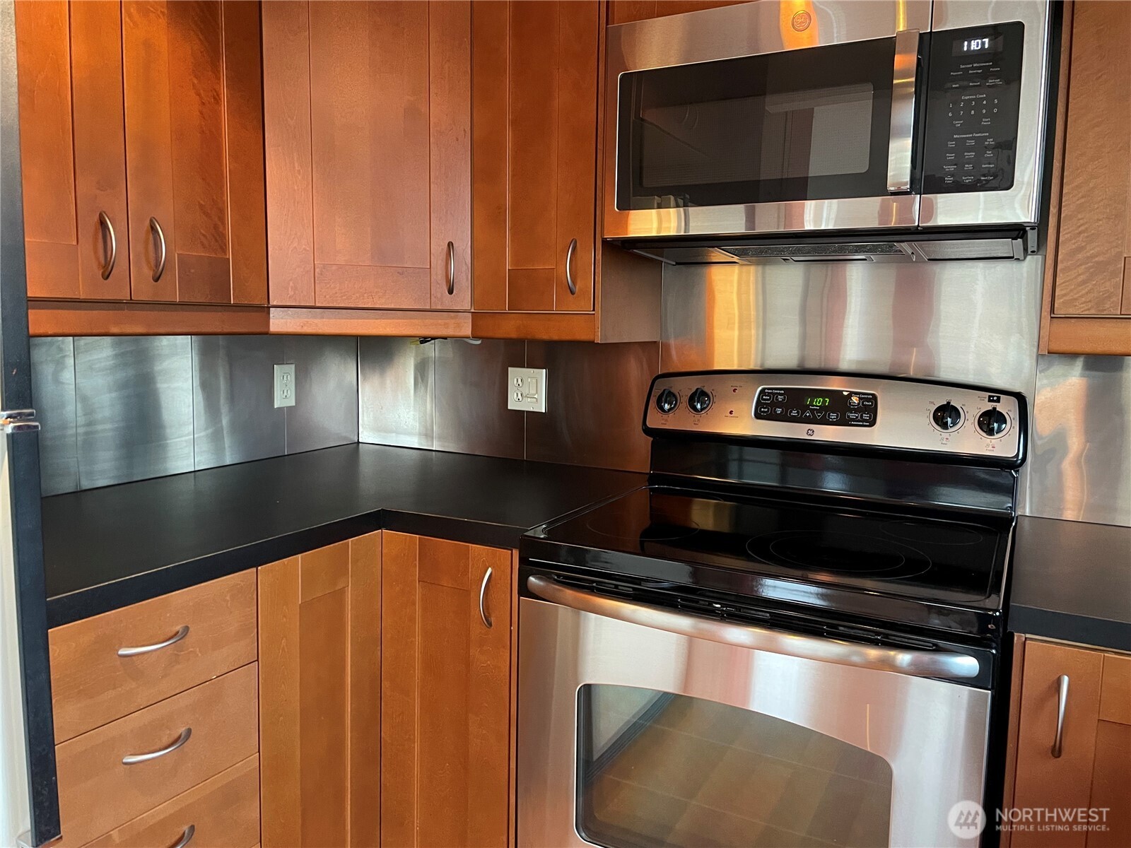 731 North 94th Street, Unit 8 Seattle, WA 98103 - Photo 12 of 40