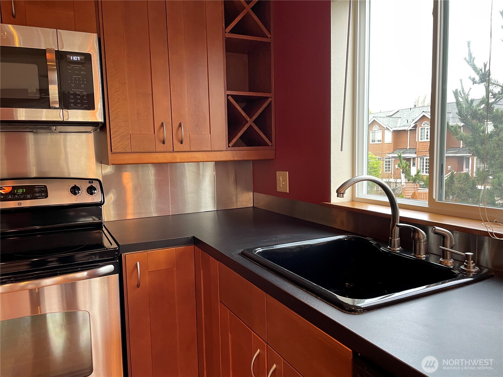 731 North 94th Street, Unit 8 Seattle, WA 98103 - Photo 13 of 40