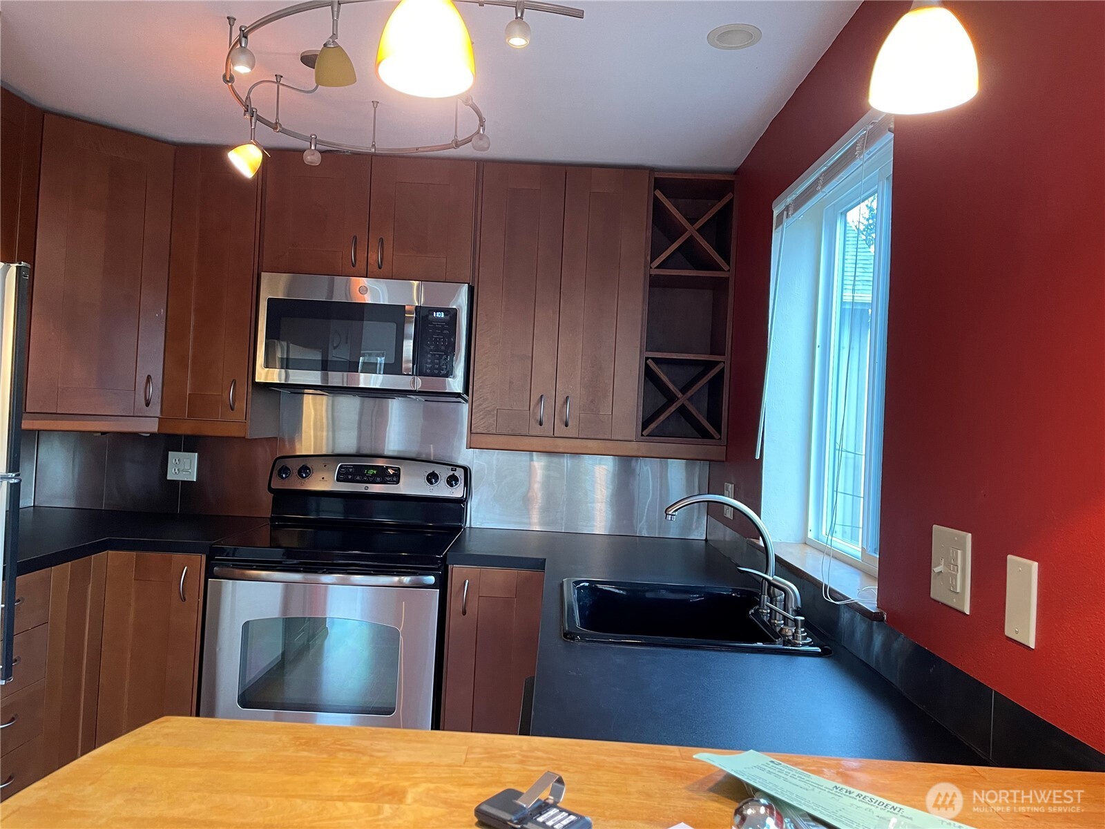 731 North 94th Street, Unit 8 Seattle, WA 98103 - Photo 15 of 40