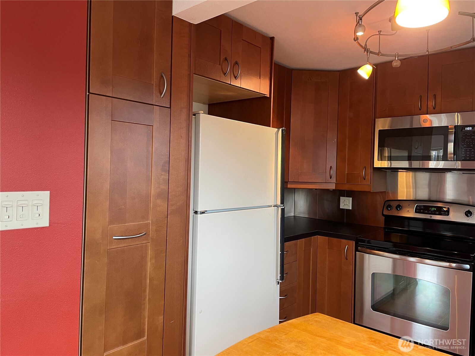 731 North 94th Street, Unit 8 Seattle, WA 98103 - Photo 16 of 40