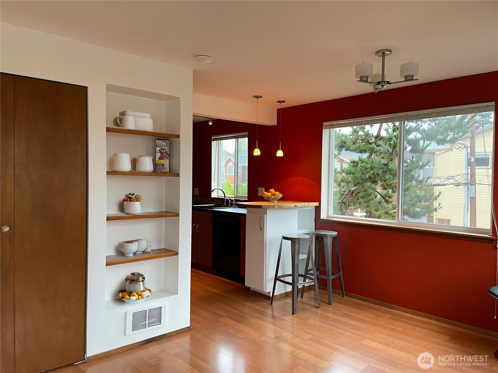 731 North 94th Street, Unit 8 Seattle, WA 98103 - Photo 18 of 40