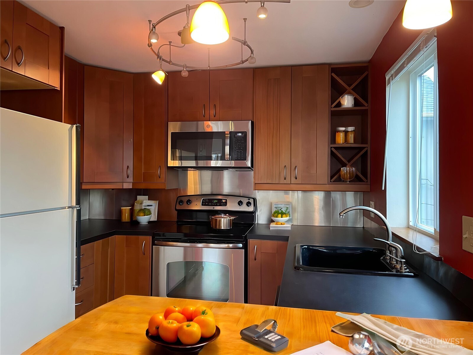 731 North 94th Street, Unit 8 Seattle, WA 98103 - Photo 7 of 40