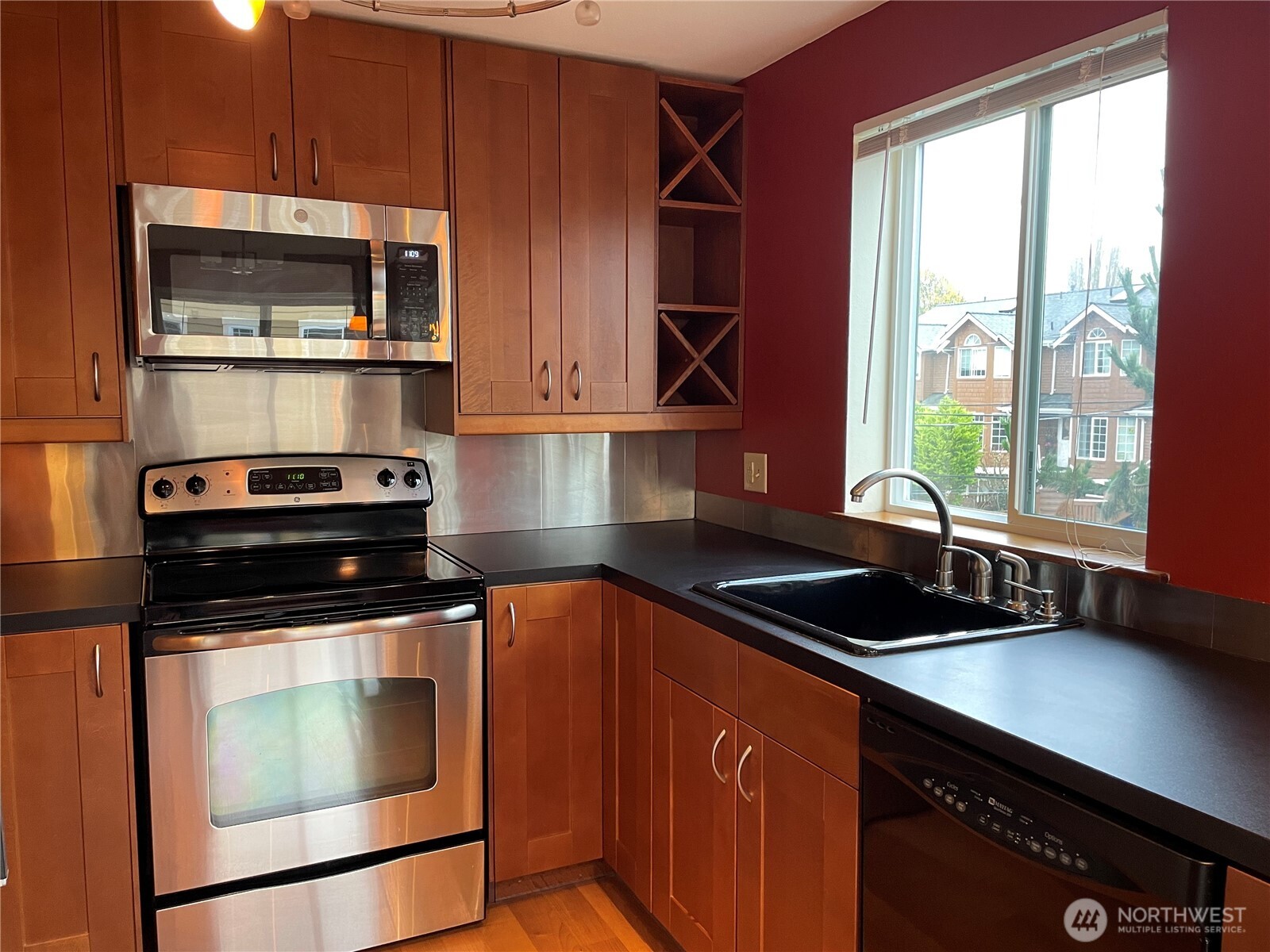 731 North 94th Street, Unit 8 Seattle, WA 98103 - Photo 9 of 40