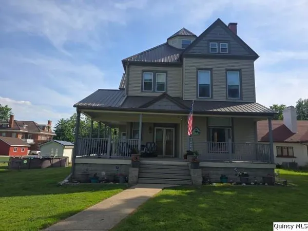 $194,900 | 230 Fort Edwards Drive, Warsaw, IL 62379