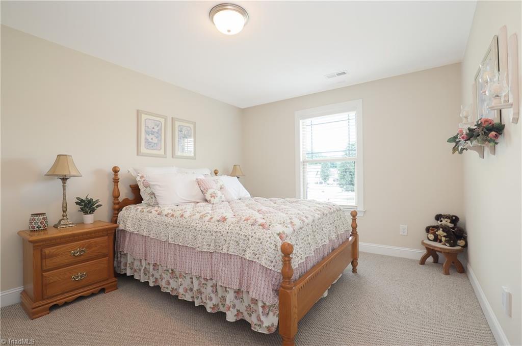 2689 Lamplight Circle High Point, NC 27265 - Photo 27 of 37