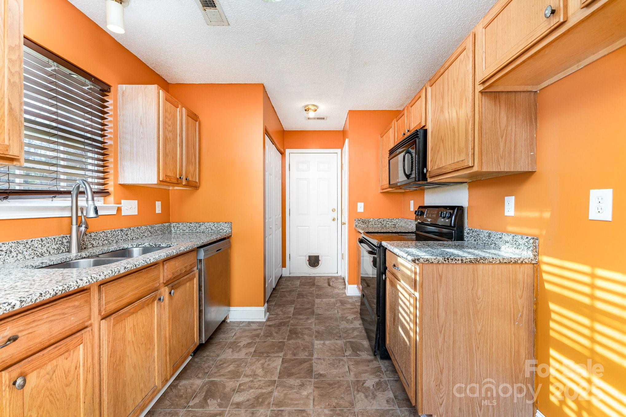 6313 Andrew Colten Court Charlotte, NC 28214 - Photo 5 of 29