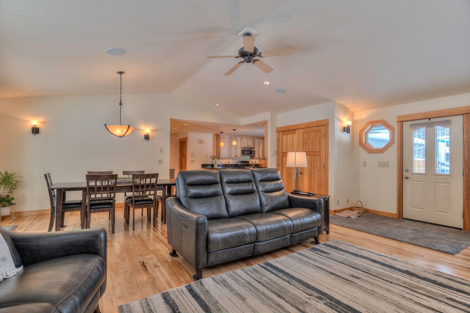 17315 Bakersfield Road Bend, OR 97707 - Photo 13 of 42 VZSi4AQk