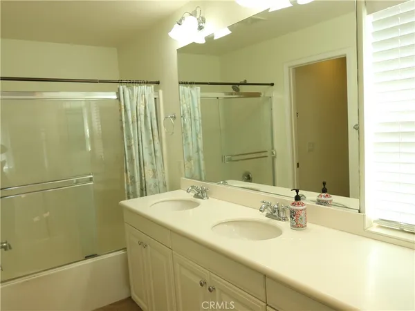 $525,000 | 28382 Mirabelle Lane, Saugus, CA 91350