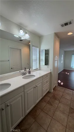 $525,000 | 28382 Mirabelle Lane, Saugus, CA 91350