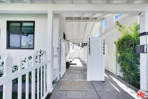 $2,000 | 14642 1/2 Runnymede Street, Van Nuys, CA 91405
