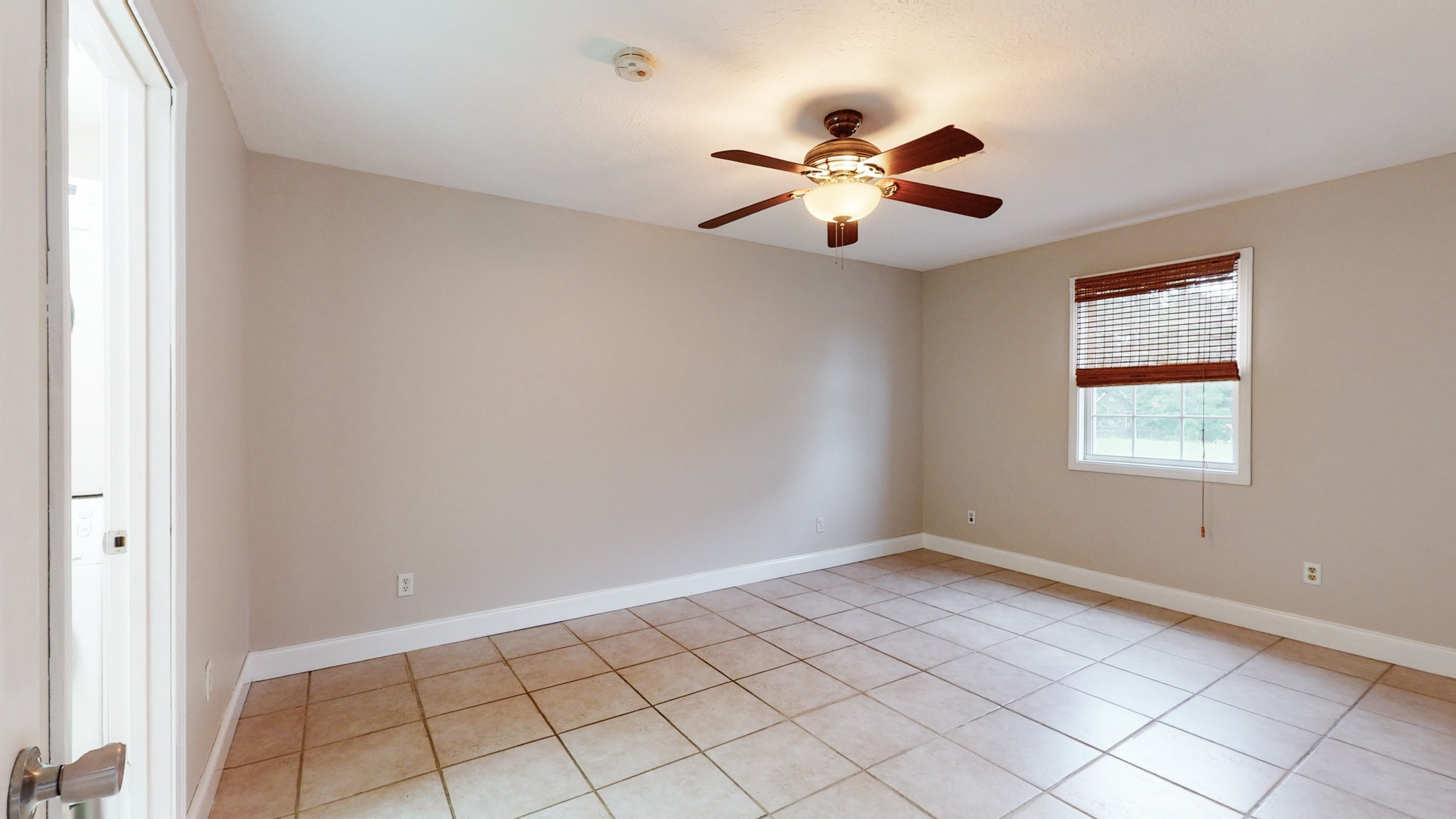 1425 India Road Paris, TN 38242 - Photo 13 of 18 a view of an empty room