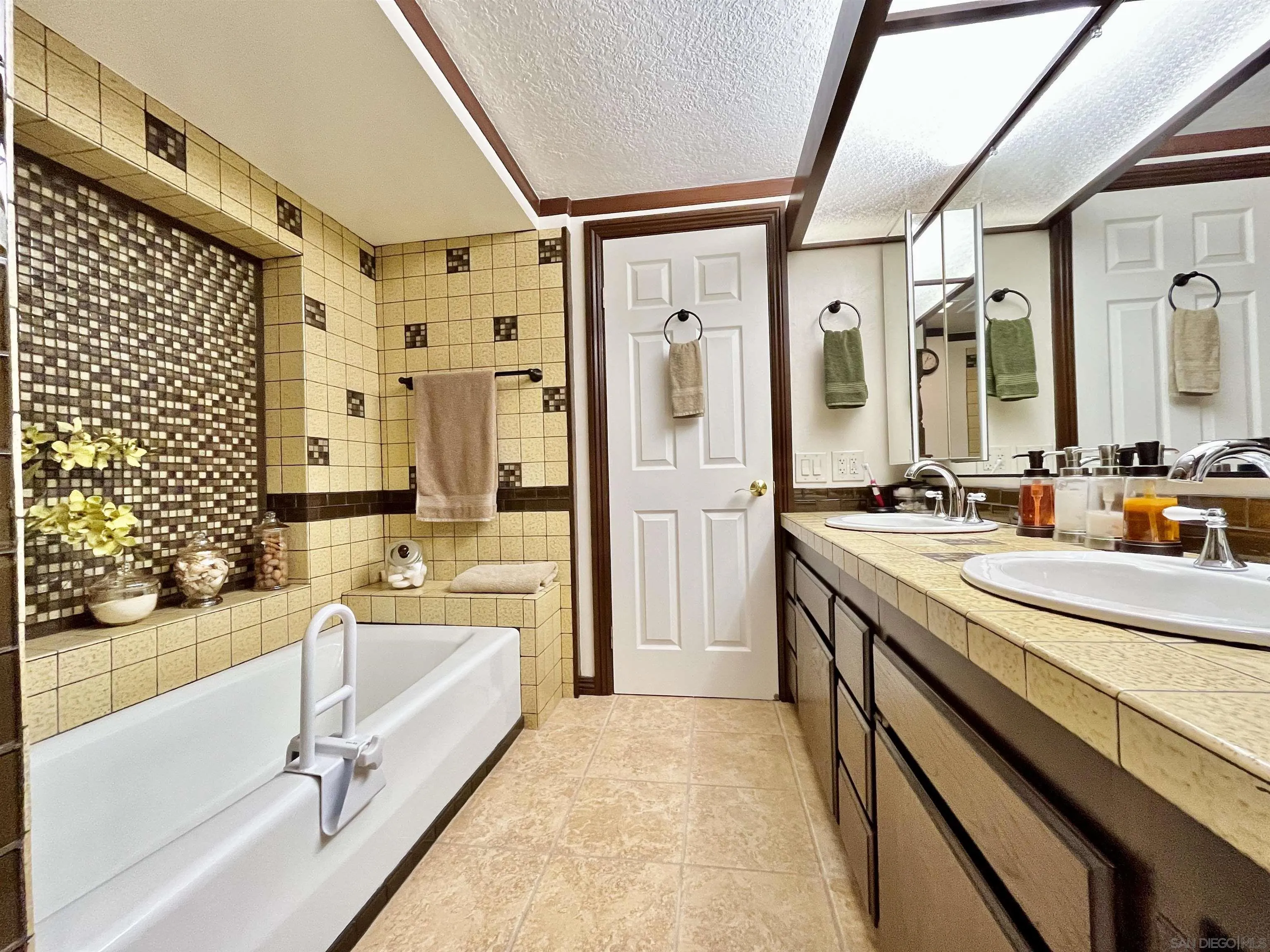 8844 Golf Drive Spring Valley, CA 91977 - Photo 28 of 56 a spacious bathroom with a tub sink shower and mirror