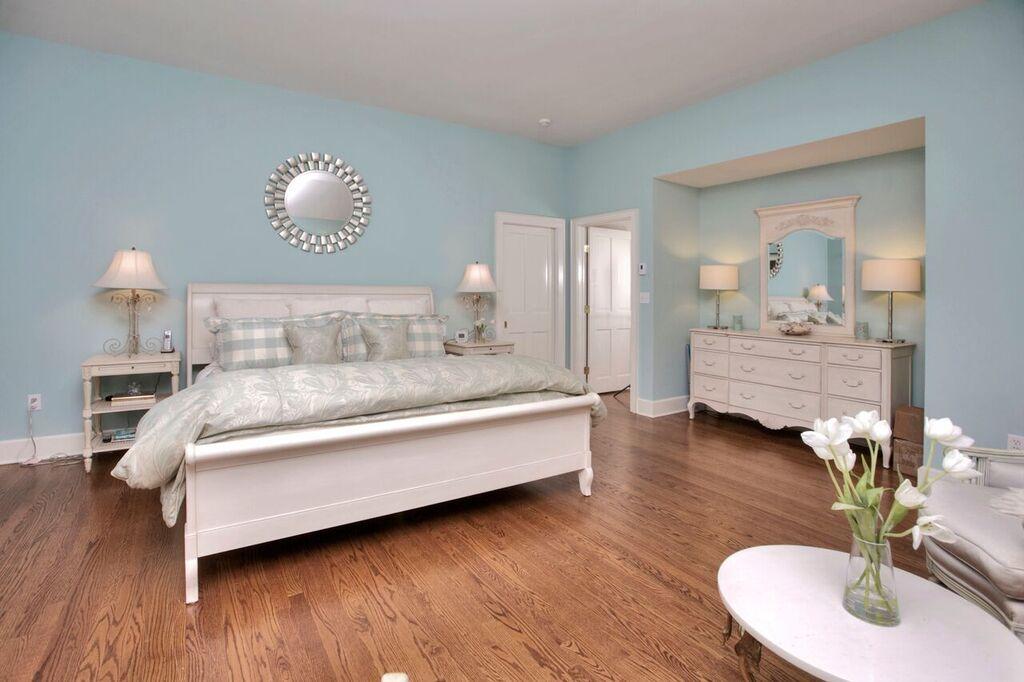 45 Ridge Acres Road Darien, CT 06820 - Photo 14 of 25 a spacious bedroom with a bed and a wooden floor
