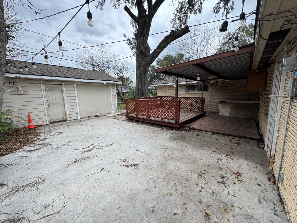3007 Trenton Road Houston, TX 77093 - Photo 11 of 12 a view of a backyard