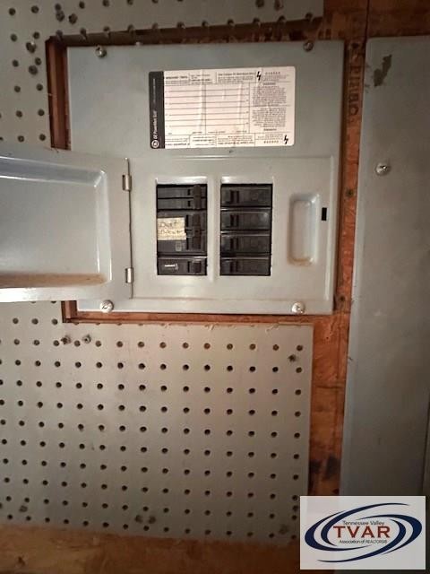 320 South Point Drive Camden, TN 38320 - Photo 24 of 62 a bathroom with a sink a toilet a window and a shower