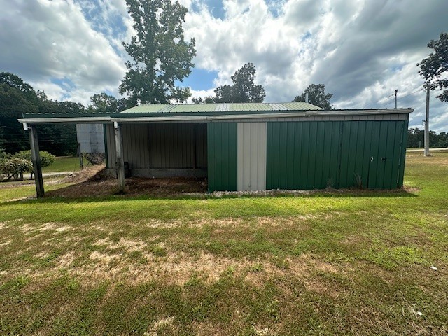 320 South Point Drive Camden, TN 38320 - Photo 3 of 62 a view of a backyard