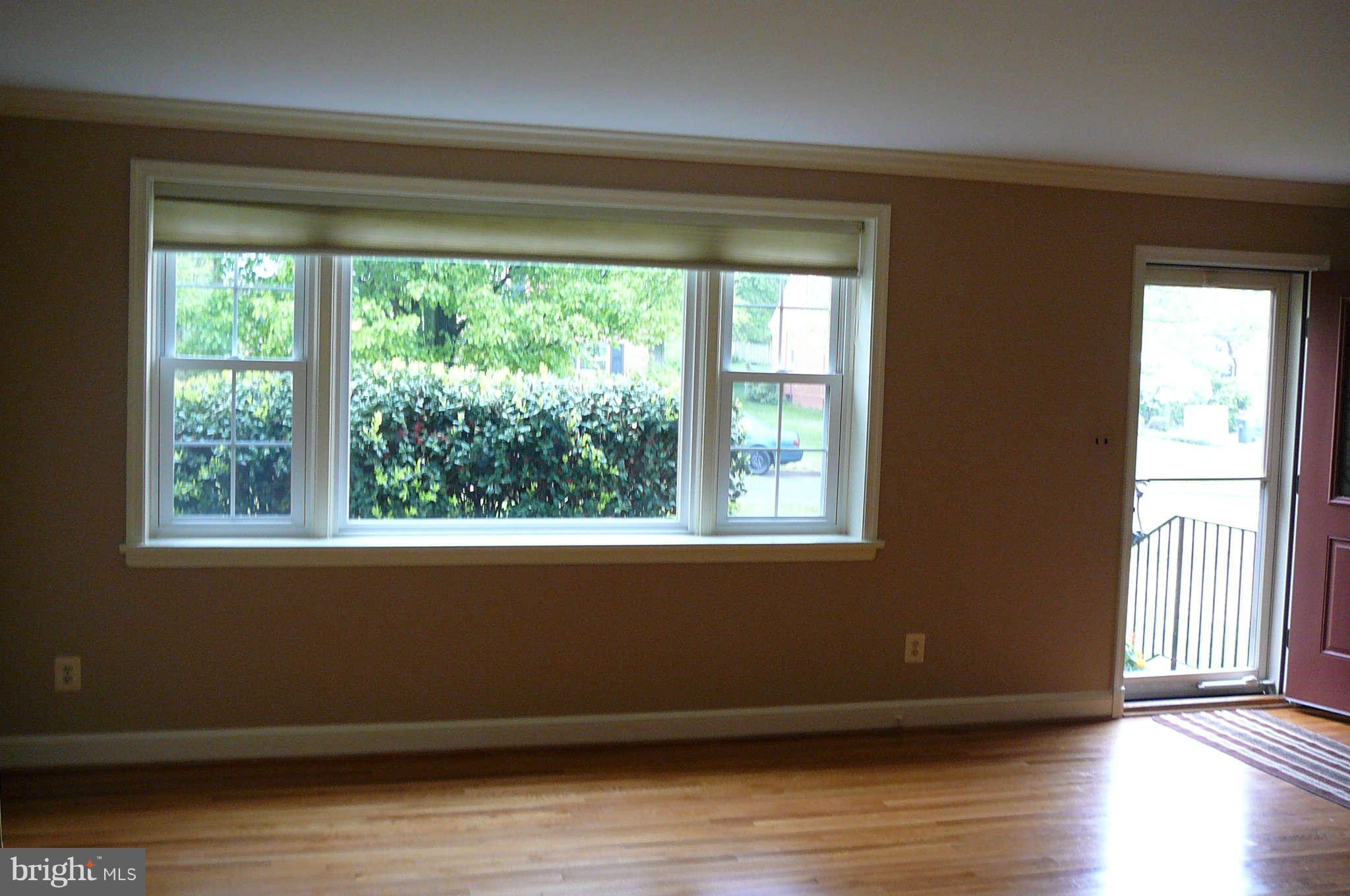 6107 Fox Hill Street Springfield, VA 22150 - Photo 3 of 26 Living Room