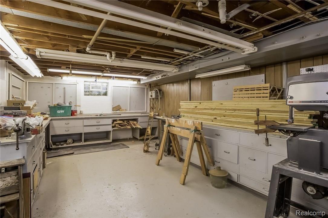 99 Perrydale Street Rochester, MI 48306 - Photo 30 of 40 033-Workshop-2181141-medium.jpg