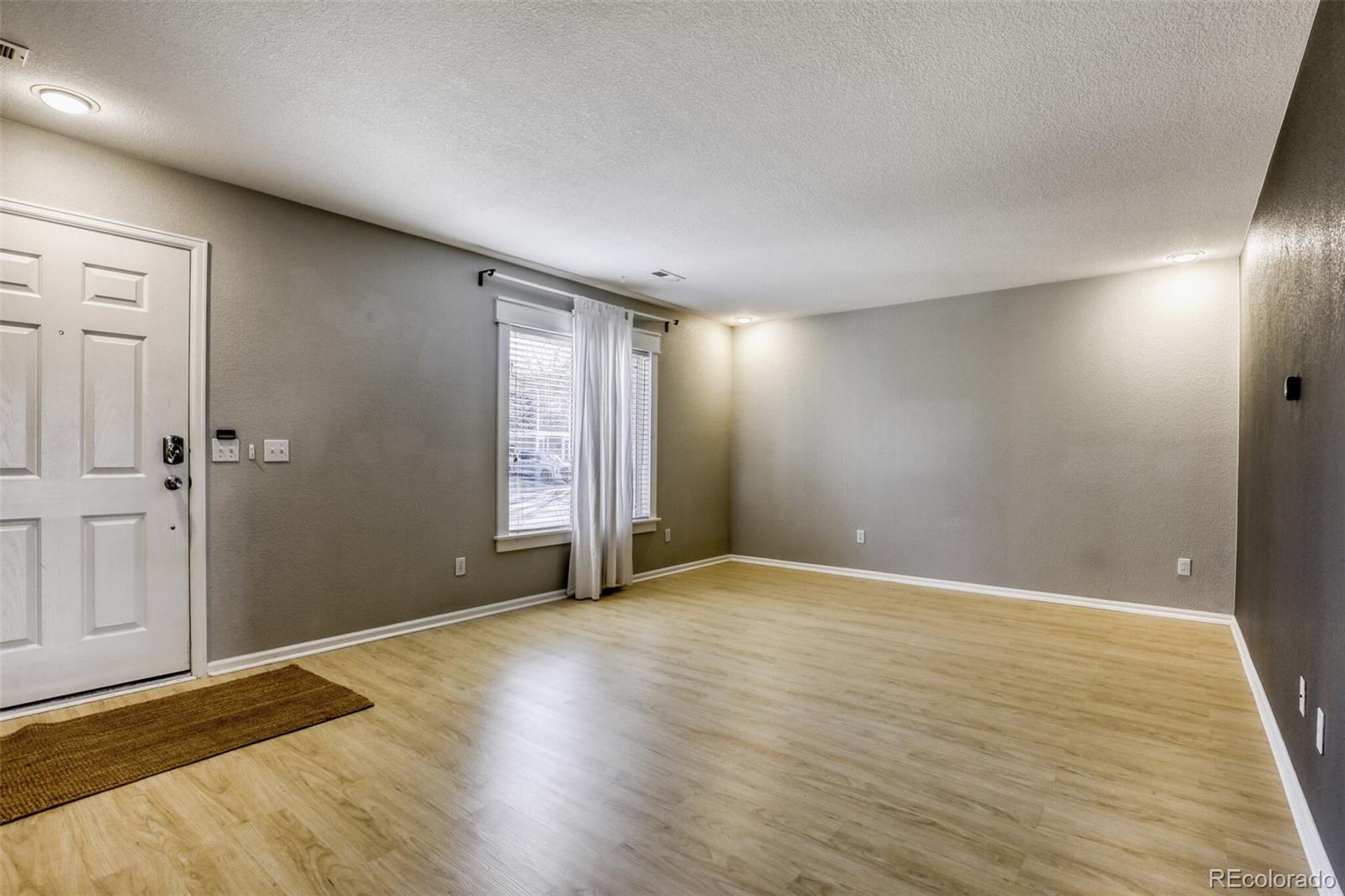 3637 Dexter Court Denver, CO 80207 - Photo 6 of 34