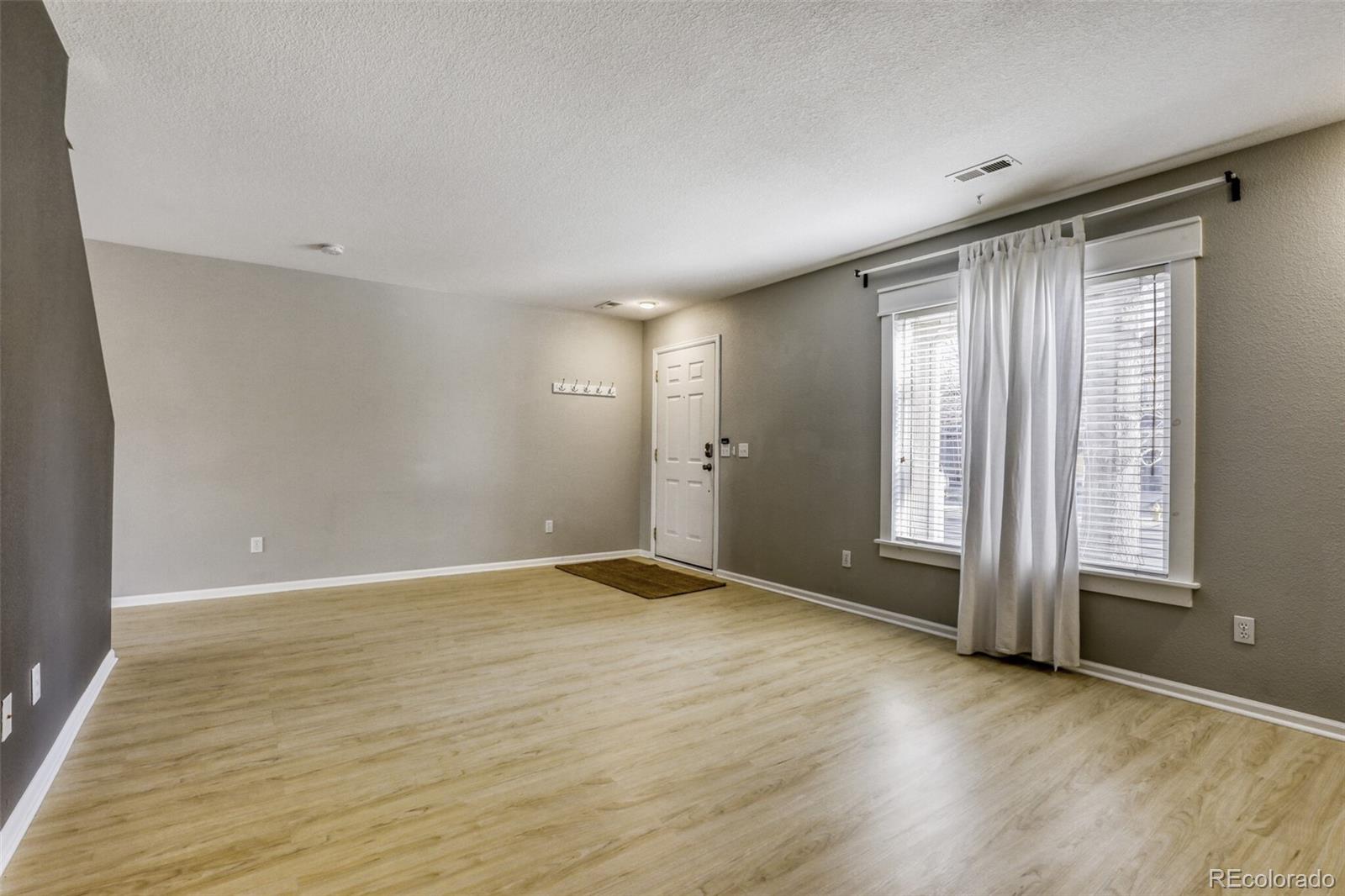 3637 Dexter Court Denver, CO 80207 - Photo 7 of 34