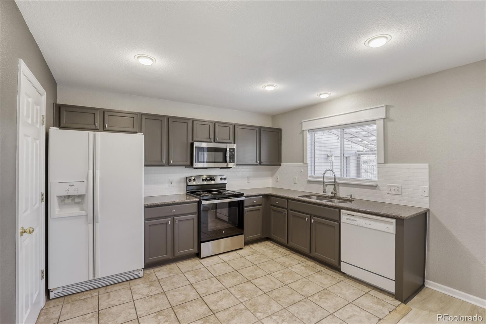 3637 Dexter Court Denver, CO 80207 - Photo 10 of 34