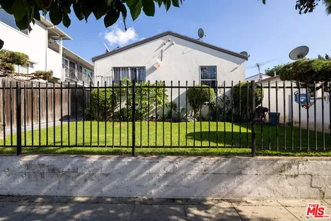 a view of a house with a small yard and plants